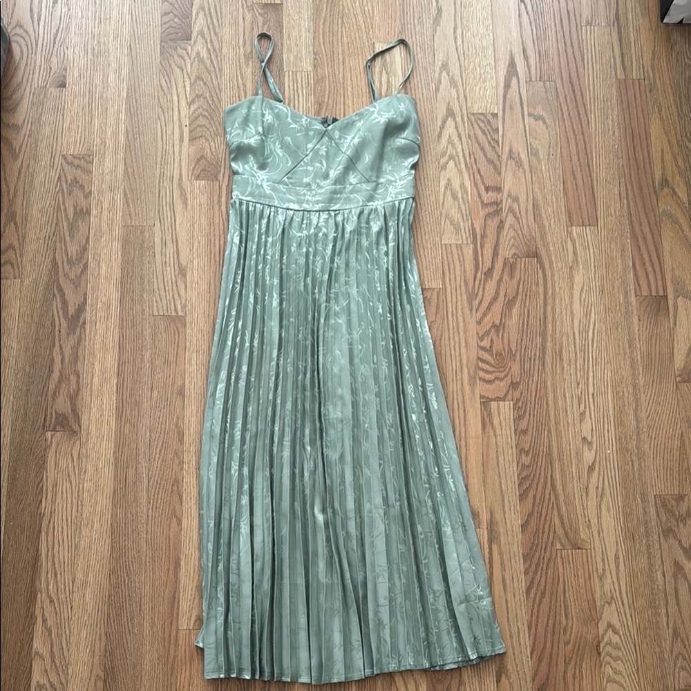 Lulu's Sage Green Midi Dress - Picture 3 of 6